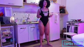 mulher gostosa dando com a bunda empinada