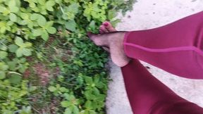 Pronounced bows on fisherman's fishnet stockings and beautiful soles of the feet (3)