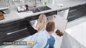 Sexy plumber Kaylee Ryder gives hot blowjob