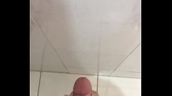 Punheta gozada em camera lenta. Cumshot slow motion.