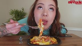 The Secret Ingredient: Tiny Found In Loaded Nacho Fries Annoys Hungry Giantess And Becomes Special Topping And Vored - Princess Onyx Kim (4K)
