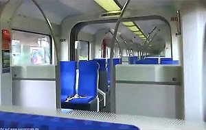 Lena spritzt mitten der s-bahn