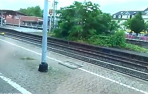 Lena spritzt mitten der s-bahn