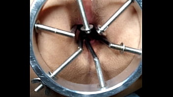 bdsm Expandiendome el ano con un especul&oacute_ y jugando con comida y objetos
