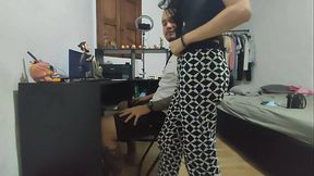Secretaria me chupa la polla y se deja grabar la cara