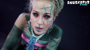 your trippy hippie plays with pippie and anal dildo