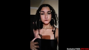 Adoro fazer video sozinha fico excitada s&oacute_ de pensar que tem algu&eacute_m querendo comer meu cuzinho Parte 2