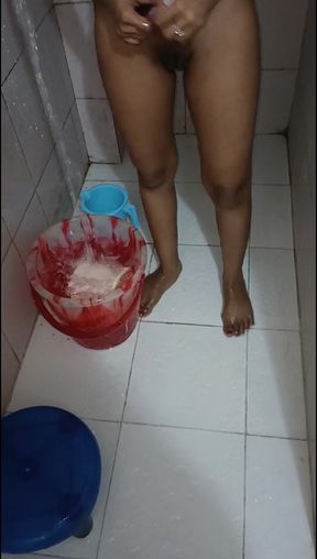 Rani started bathing naked in front of me. 😯