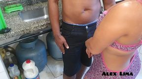 minha vizinha - paty bumbum - safada me chama para trocar o gaz para me dar a buceta, e eu dei uma surra de piroca na safada