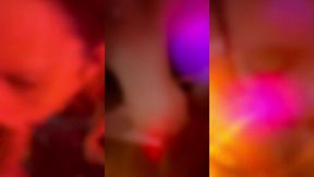 extrait je veux lui montrer ma tenue, mais il est surpris car j’en reste pas ...