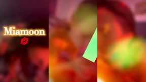 extrait je veux lui montrer ma tenue, mais il est surpris car j’en reste pas ...