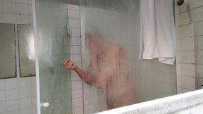 I Traveled to the Capital and Stayed in a 2-star Hotel! at Night, I Took a Shower in the Worst Hotel