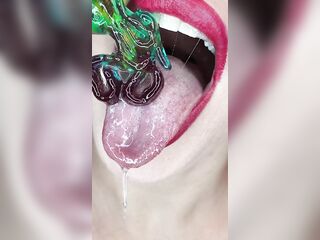Faceless fetish doll drooling / Lipstease / ASMR