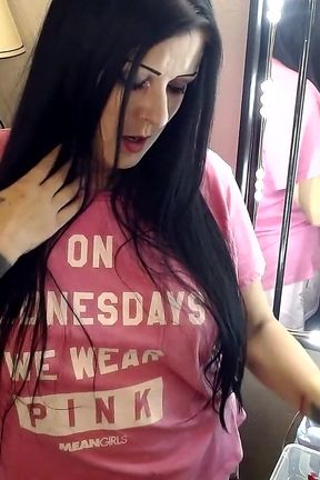 Yawning MILF Doing Makeupnails Some Chat