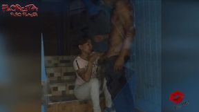 en las escaleras me abren rico por atras