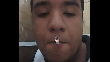 Punheta fumando