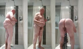 Intense showering – full body view
