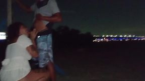 voltando de uma festa a putinha da minha mulher nao perdeu tempo e partiu pro mato pra esvaziar o saco do moto taxi