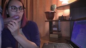 Gamer Girl Gives Blowjob While Gaming