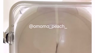 【透明椅子で撮影の待機中におもらし】#omorashi #peeaccident #desperation wetting #pee desperation