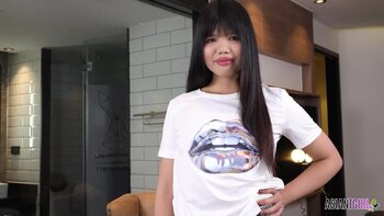 Thai Cutie Minnie's Fantastical Dildo Delights