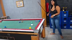 Sinuca do prazer: ela perdeu o jogo e ganhou rola na buceta