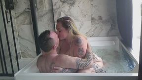 Honeymoon hottub