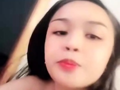 Lagi Meres Asi, Eh Ada Yang Ngintip Dari Loteng