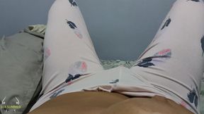 During the night and in silence I masturbate my juicy pussy, I put my fingers in it and I cum with pleasure (POV)