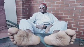 I touch myself, and I display my feet (2025)