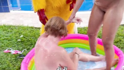 Frisby's chicken organizes fight between ALIX VLOGS and LARA ROSS to see who will fuck his fat cock