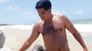 HOW HE FILMED AN ALPHA MASCULINE HUGGING AND NUTTING ON THE BEACH