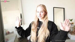 Carolinezalog essaie de la lingerie sexy dans une video maison