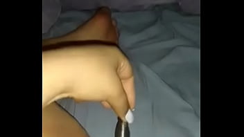 Enfiando o pau de selfie na minha buceta...