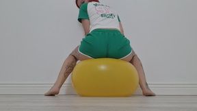 INTENSE BOOTY BOUNCE – I Ride & Crush Ball with My Big Ass