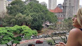 madrinha de mamas grande tiras a virgindade antes de se hospedar em. sua casa