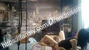 мощный оргазм горячей милфы от кунилинкуса и футджоб