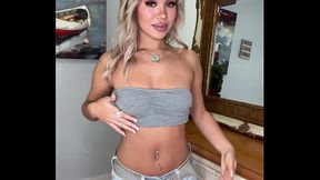 Luna Luxe In Cute Little Outfit, Looks Amazing In Shorts!