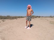 puta femboy en mini vestido se desnuda en publico y se mete plug anal en el culo muy caliente