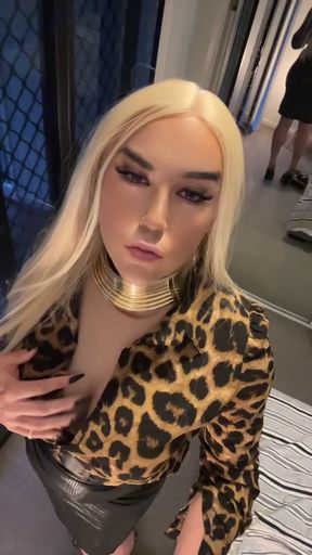 Glam Queen bimbo