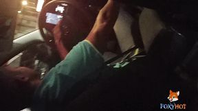 regresando caliente de una fiesta con mi esposo se me antoja tener sexo con el chofer uber