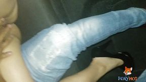 regresando caliente de una fiesta con mi esposo se me antoja tener sexo con el chofer uber