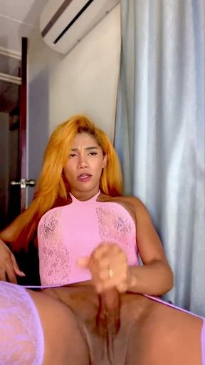 Shemale want a submissive slut to please her dick