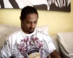 Super geil ze bellen Snoop met een excuus en gaat naar hem voor een goed neuken!