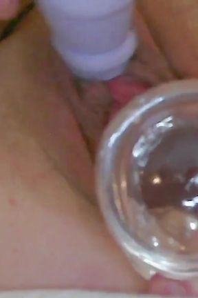 Zoey Portland Plays with Pussy