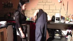 Fucking the worker in the workshop