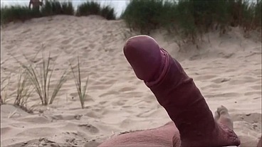Exibição- Batendo punheta na praia