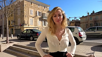 Elisa, belle blonde aux seins &eacute_normes