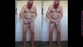 morgens allein in der dusche