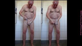 morgens allein in der dusche